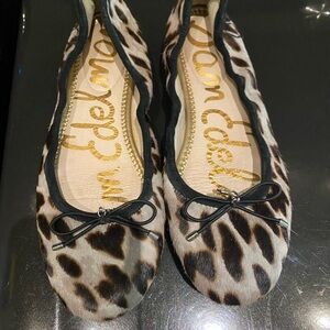 Adorable Sam Edelman ballet flats in shades of grey and black. Size 6.5